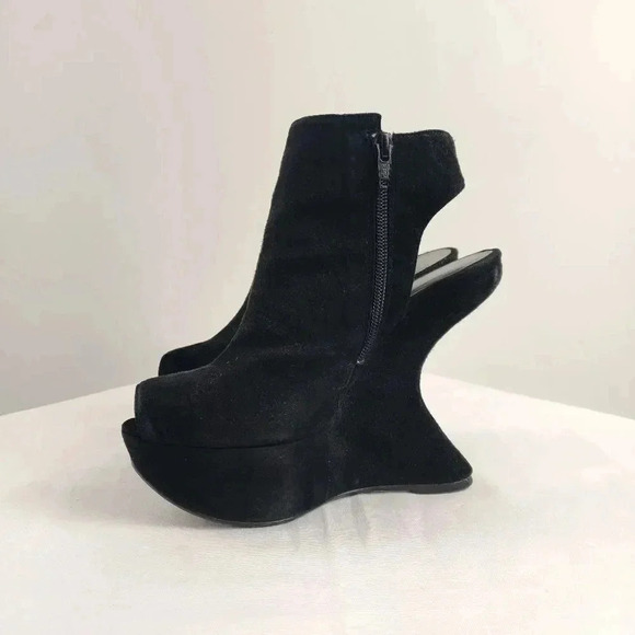 Stuart Wietzman modern anti gravity heelless suede platform booties - Picture 2 of 11